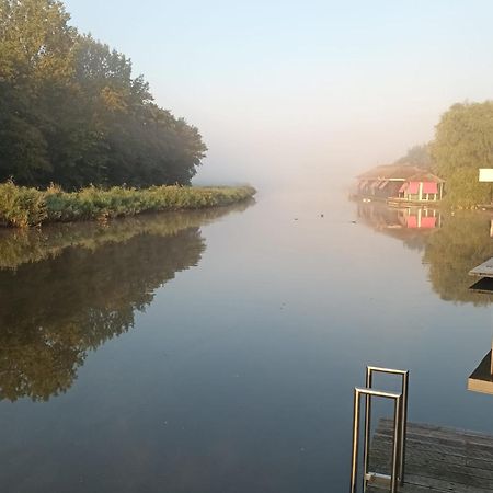 Apartmán Bb De Woonboot Anna Paulowna Exteriér fotografie